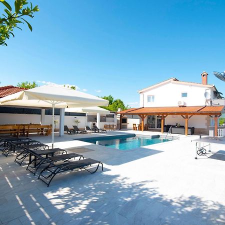 Vacation Villa Matic With 7 Bedrooms Sinj Buitenkant foto