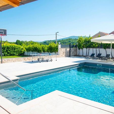 Vacation Villa Matic With 7 Bedrooms Sinj Buitenkant foto