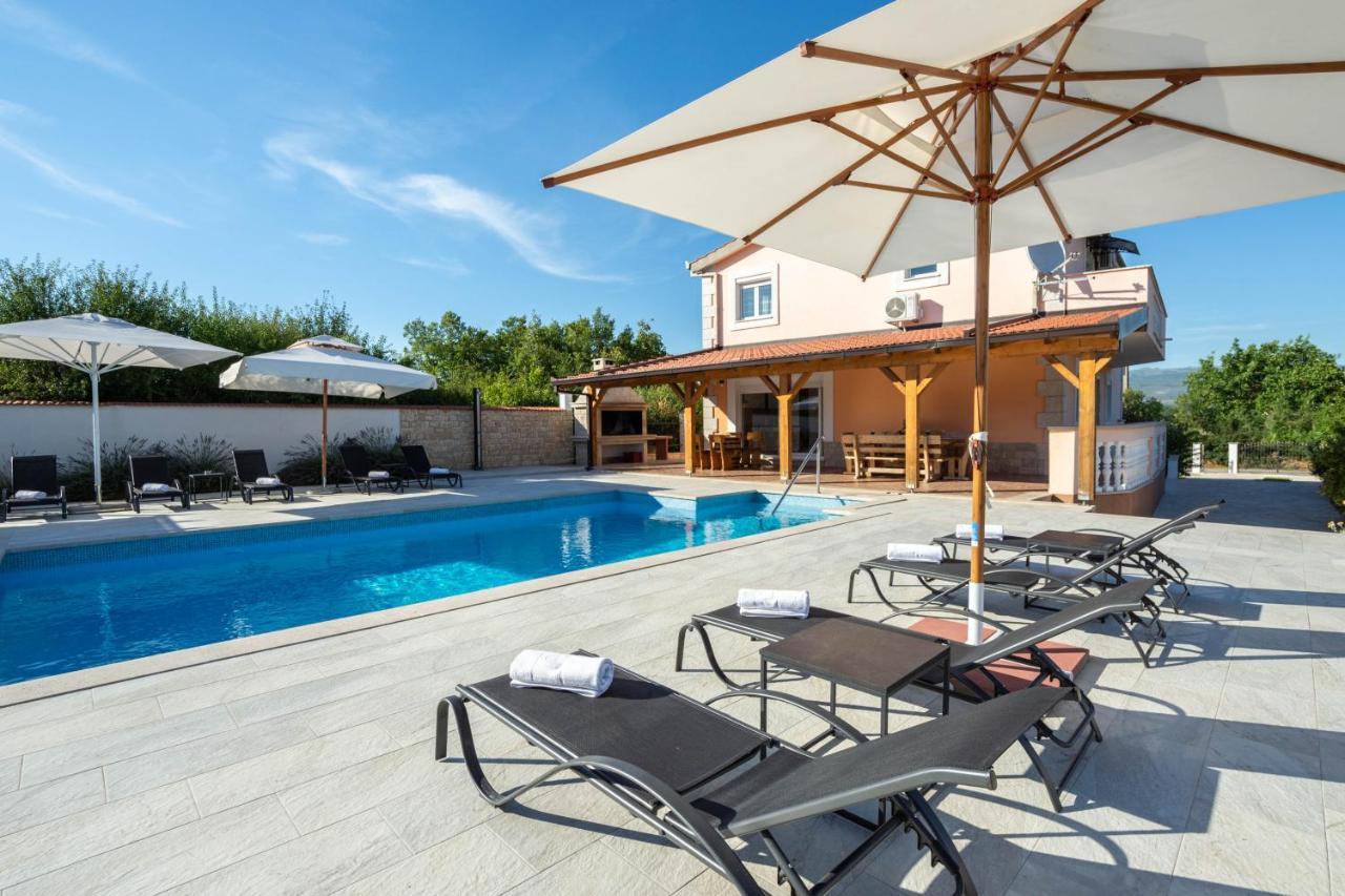 Vacation Villa Matic With 7 Bedrooms Sinj Buitenkant foto