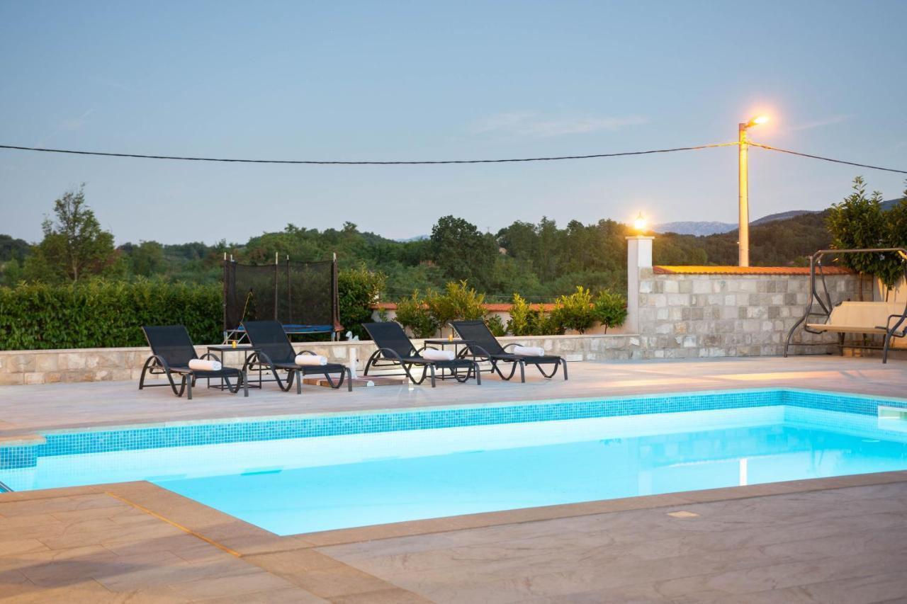 Vacation Villa Matic With 7 Bedrooms Sinj Buitenkant foto
