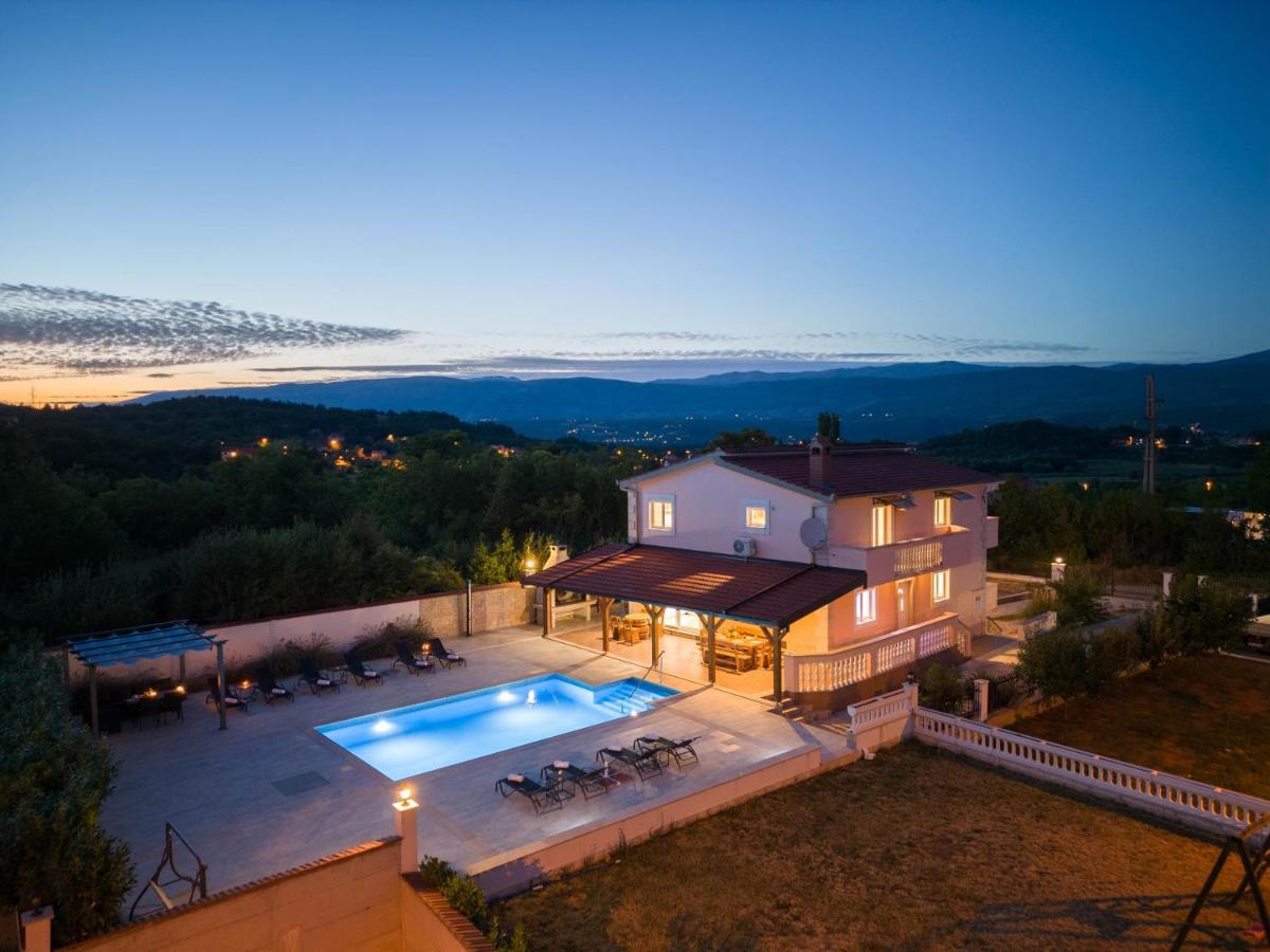 Vacation Villa Matic With 7 Bedrooms Sinj Buitenkant foto