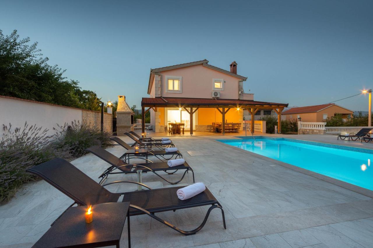 Vacation Villa Matic With 7 Bedrooms Sinj Buitenkant foto