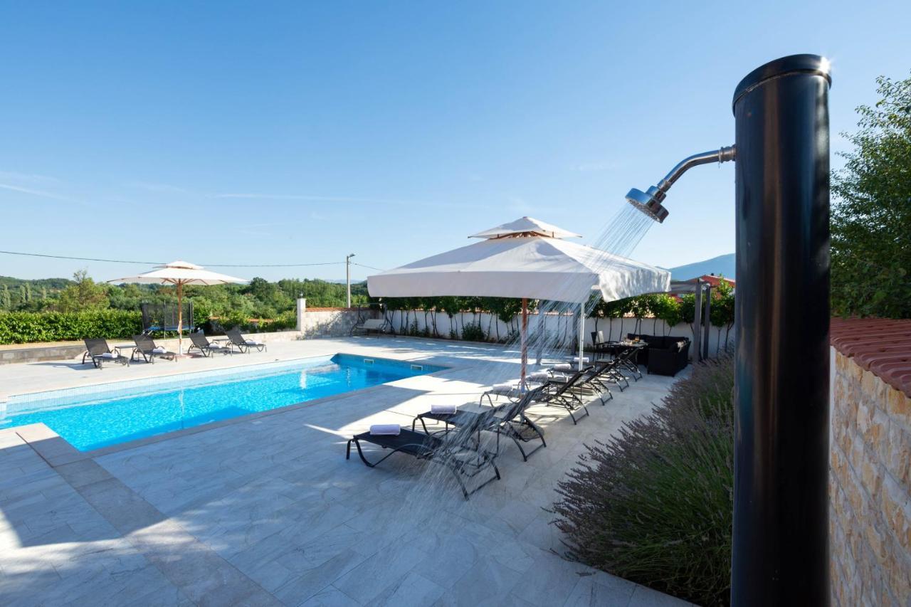 Vacation Villa Matic With 7 Bedrooms Sinj Buitenkant foto