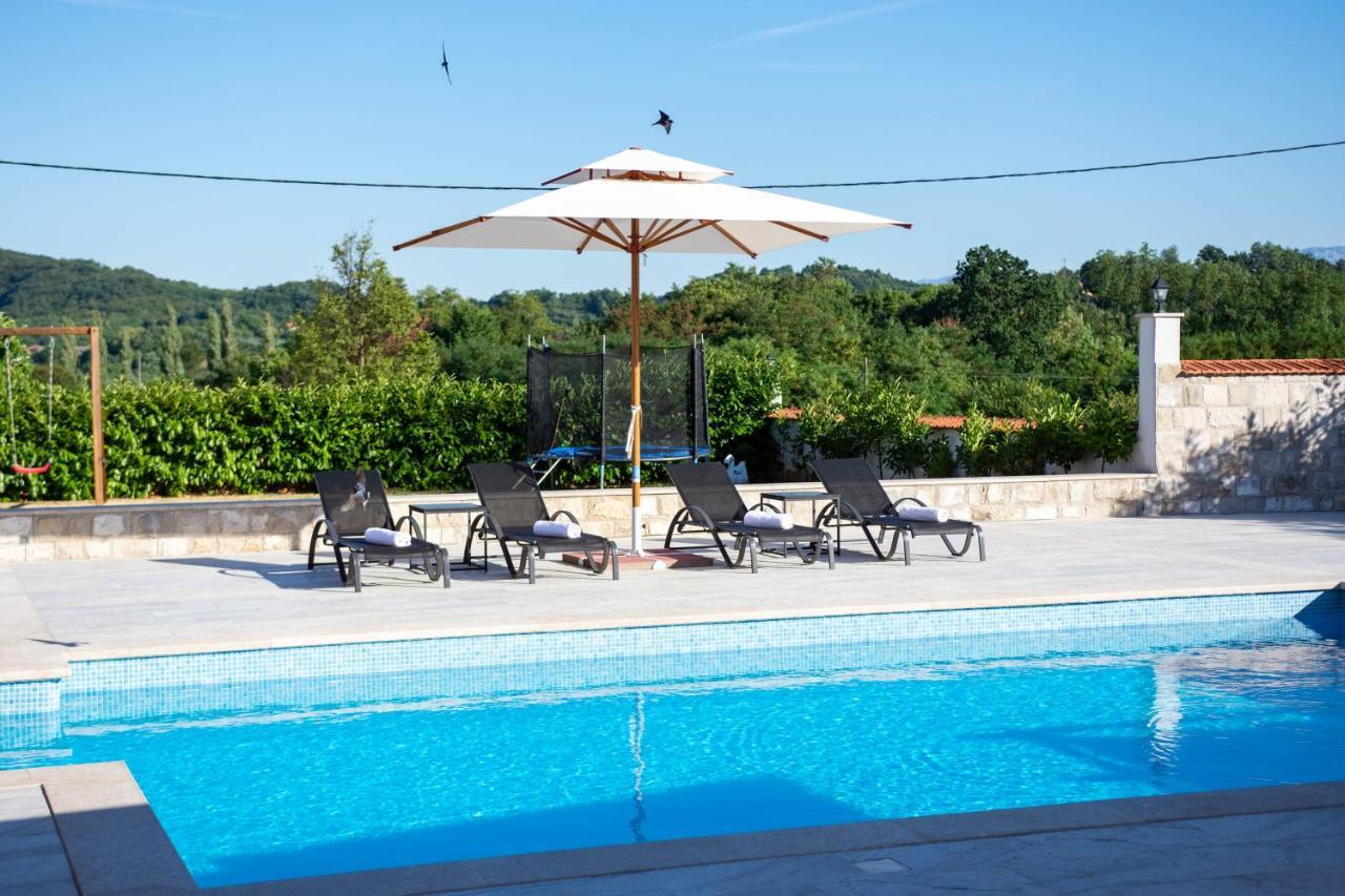Vacation Villa Matic With 7 Bedrooms Sinj Buitenkant foto