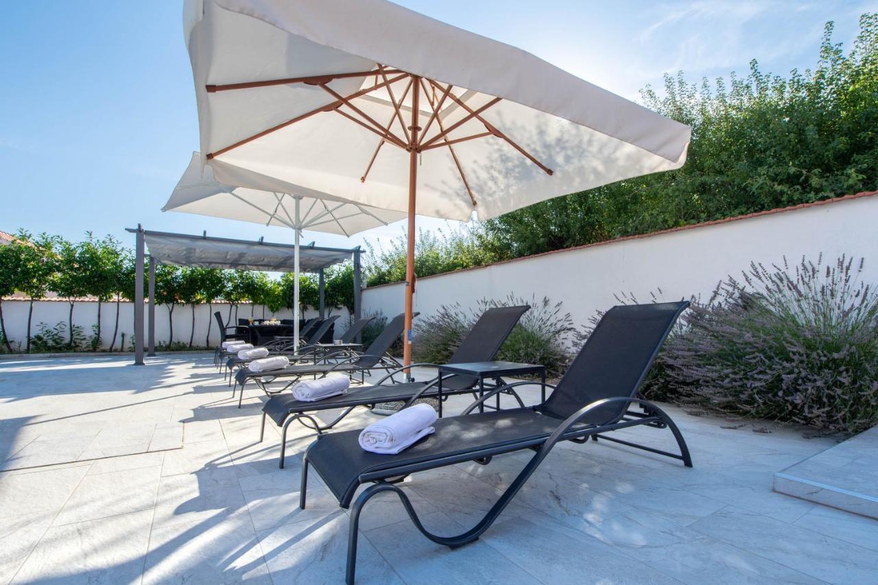 Vacation Villa Matic With 7 Bedrooms Sinj Buitenkant foto