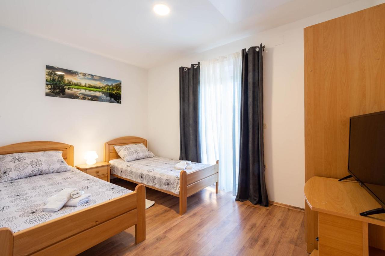 Vacation Villa Matic With 7 Bedrooms Sinj Buitenkant foto