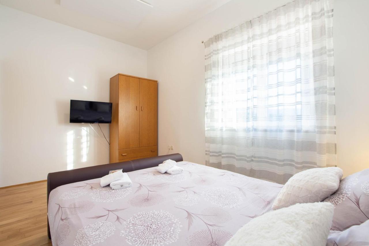 Vacation Villa Matic With 7 Bedrooms Sinj Buitenkant foto