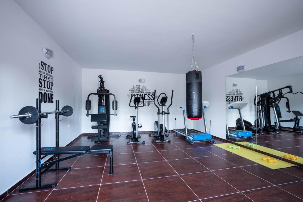 Vacation Villa Matic With 7 Bedrooms Sinj Buitenkant foto