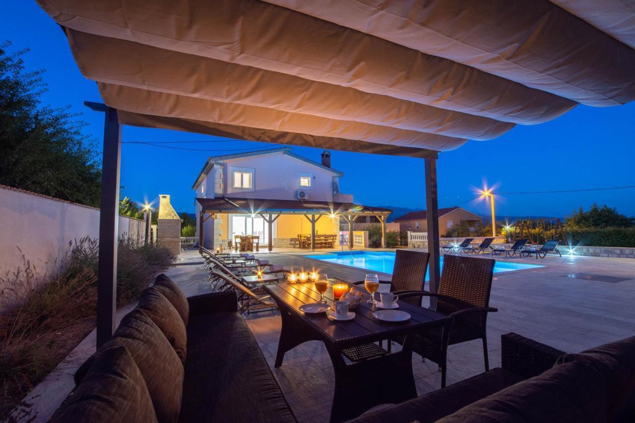 Vacation Villa Matic With 7 Bedrooms Sinj Buitenkant foto