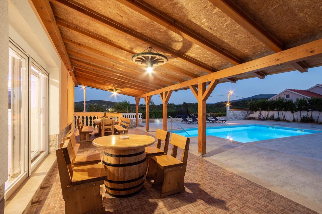 Vacation Villa Matic With 7 Bedrooms Sinj Buitenkant foto