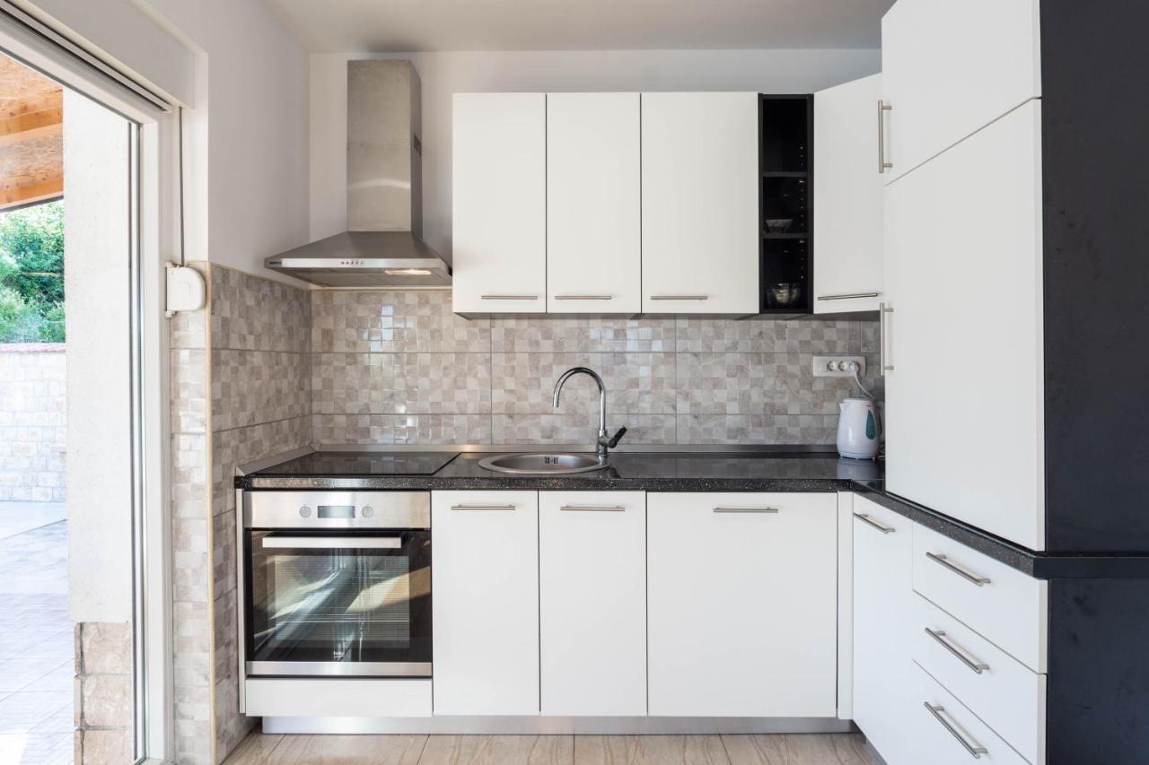 Vacation Villa Matic With 7 Bedrooms Sinj Buitenkant foto