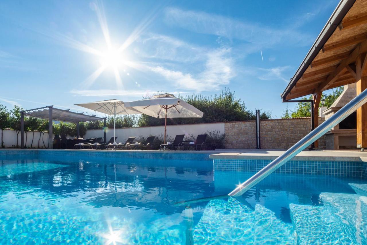 Vacation Villa Matic With 7 Bedrooms Sinj Buitenkant foto