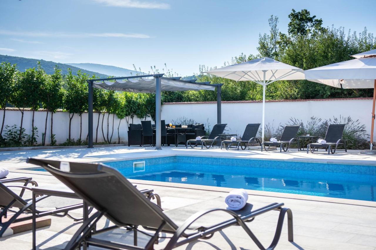 Vacation Villa Matic With 7 Bedrooms Sinj Buitenkant foto