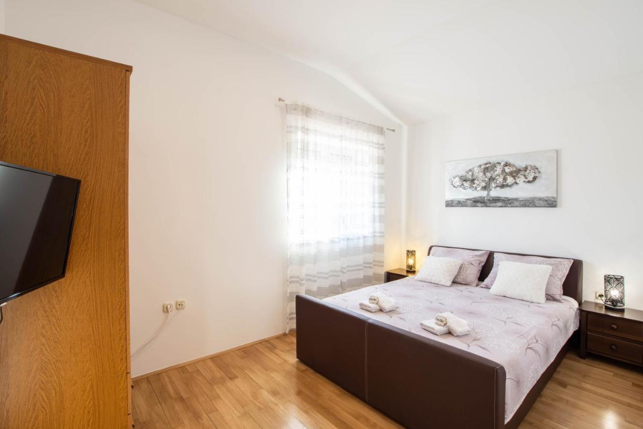 Vacation Villa Matic With 7 Bedrooms Sinj Buitenkant foto