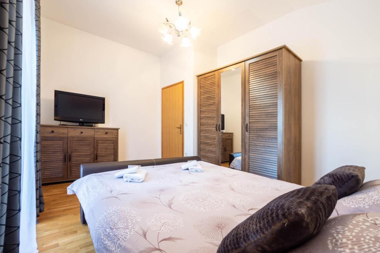 Vacation Villa Matic With 7 Bedrooms Sinj Buitenkant foto