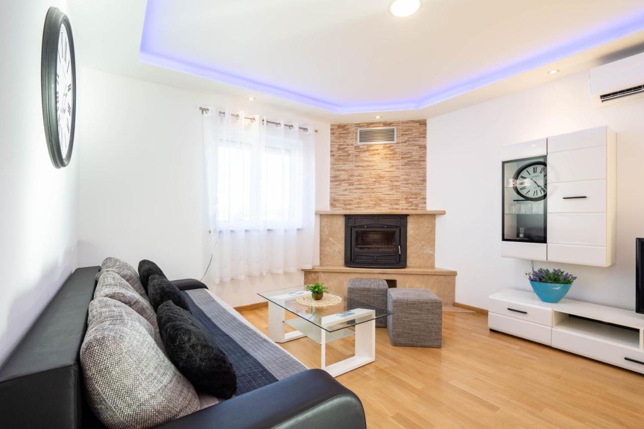 Vacation Villa Matic With 7 Bedrooms Sinj Buitenkant foto