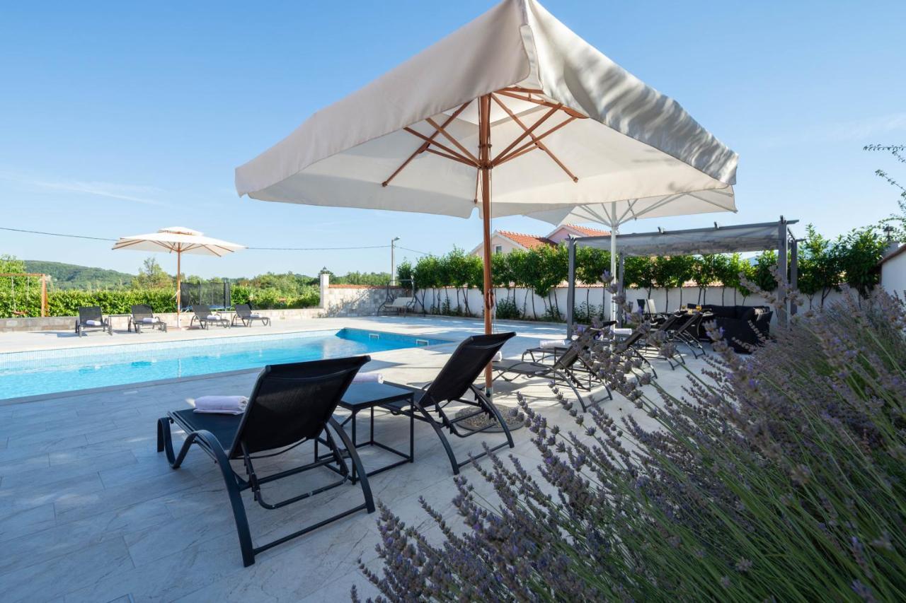 Vacation Villa Matic With 7 Bedrooms Sinj Buitenkant foto