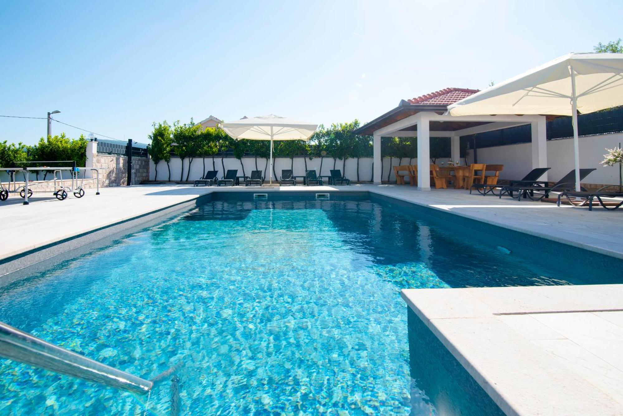 Vacation Villa Matic With 7 Bedrooms Sinj Buitenkant foto