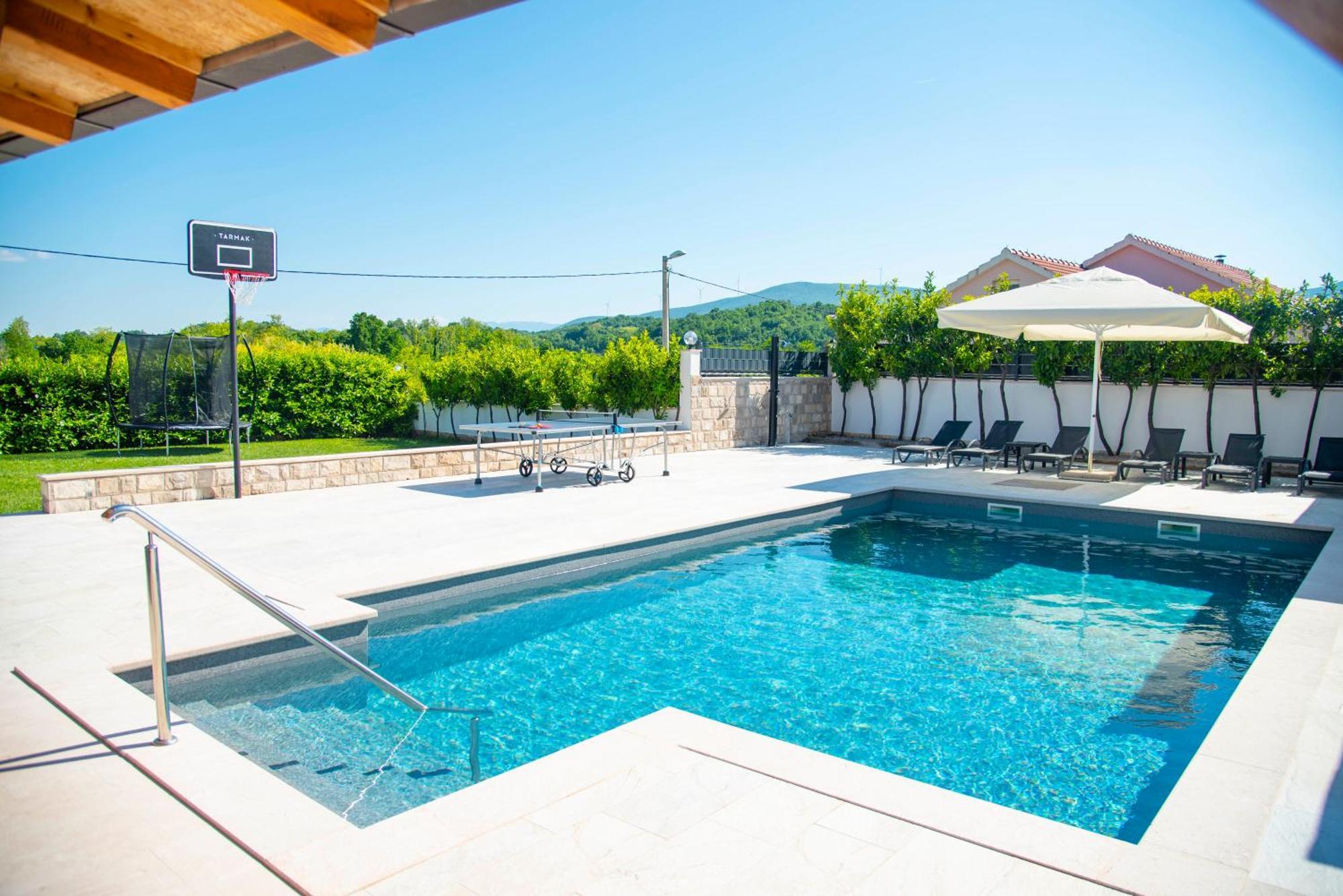 Vacation Villa Matic With 7 Bedrooms Sinj Buitenkant foto