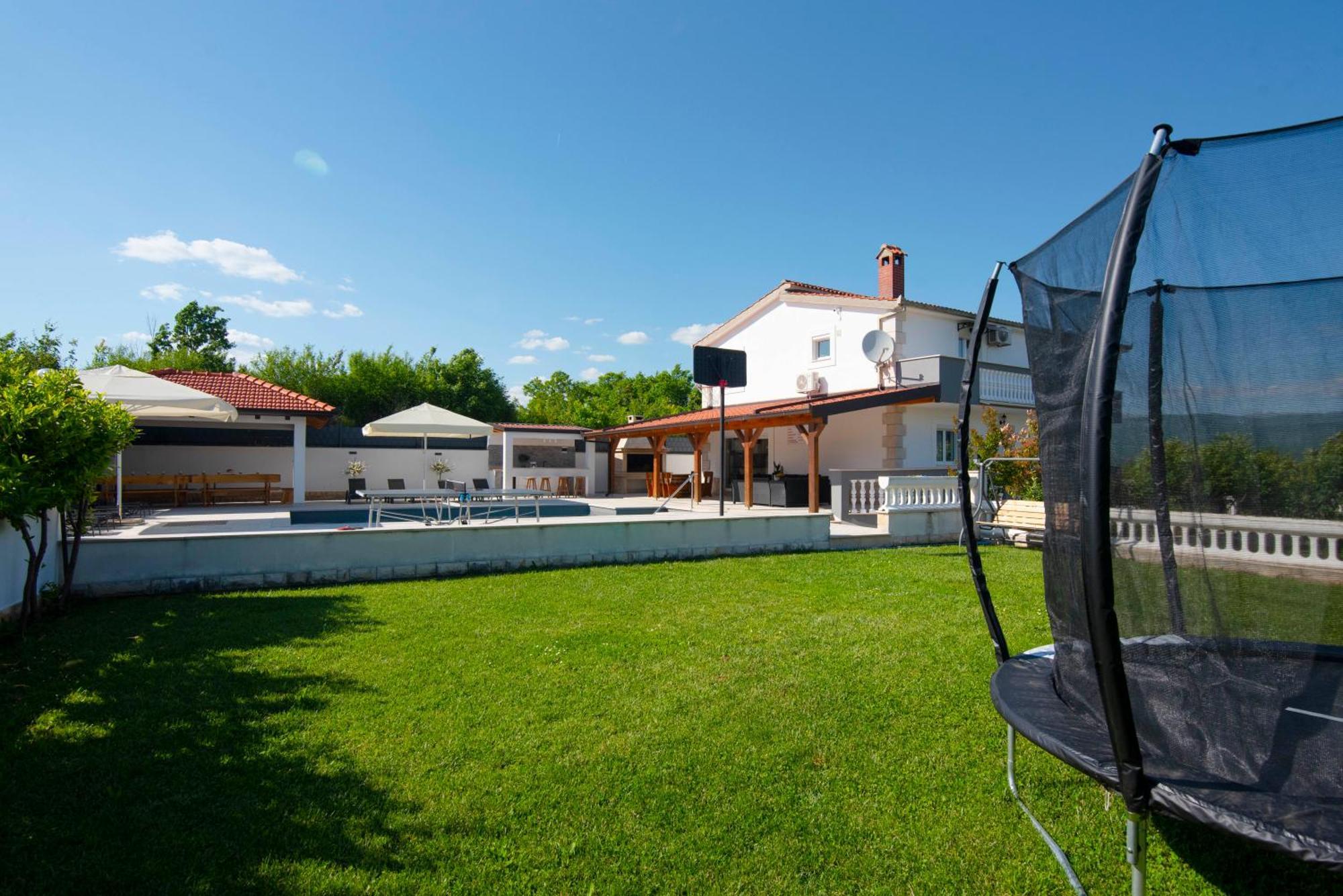 Vacation Villa Matic With 7 Bedrooms Sinj Buitenkant foto