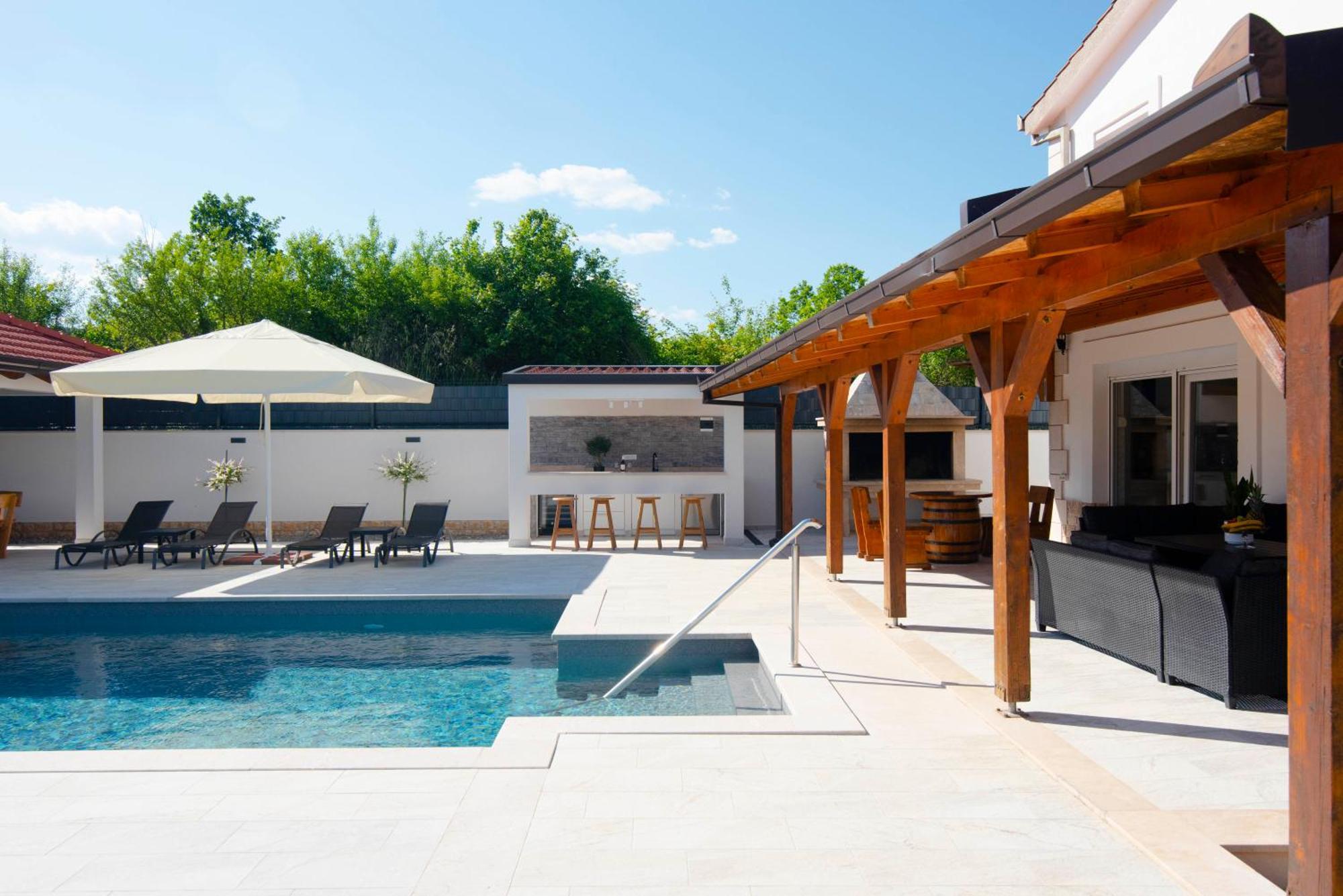 Vacation Villa Matic With 7 Bedrooms Sinj Buitenkant foto