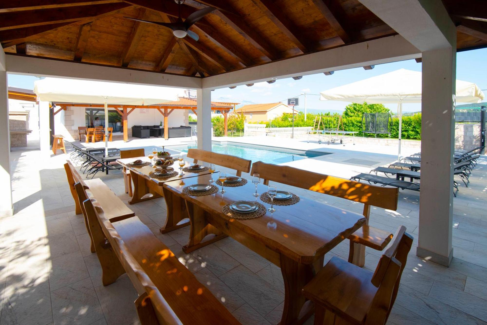 Vacation Villa Matic With 7 Bedrooms Sinj Buitenkant foto