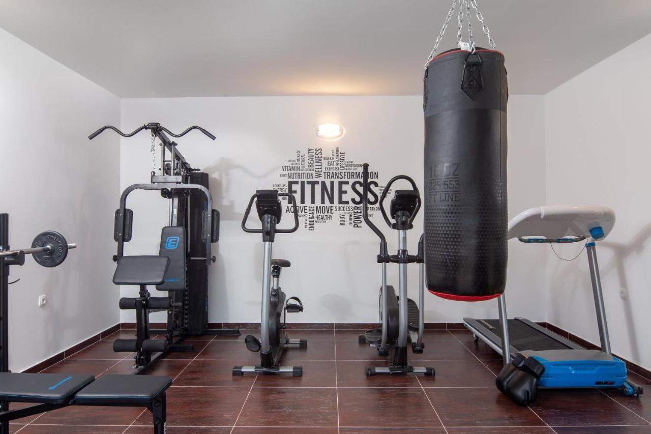 Vacation Villa Matic With 7 Bedrooms Sinj Buitenkant foto